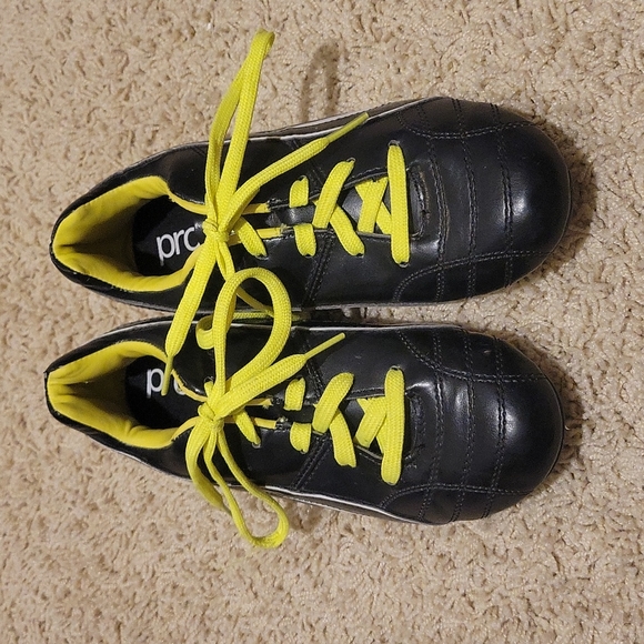 Puma Procat Soccer Cleats, Youth size 5, Like New! - Picture 2 of 8